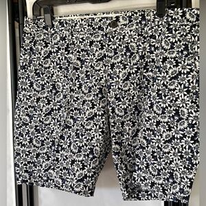 - Men’s shorts size 33